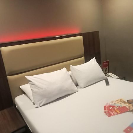 Hotel Sogo Pasay Wood Street Dış mekan fotoğraf