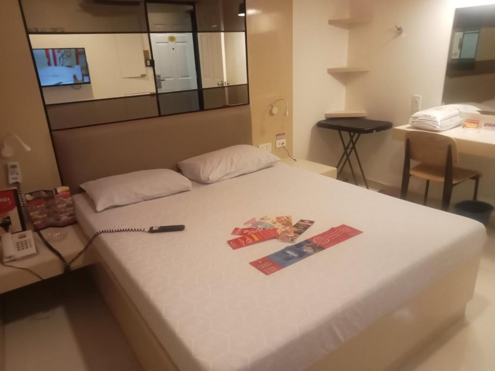 Hotel Sogo Pasay Wood Street Dış mekan fotoğraf
