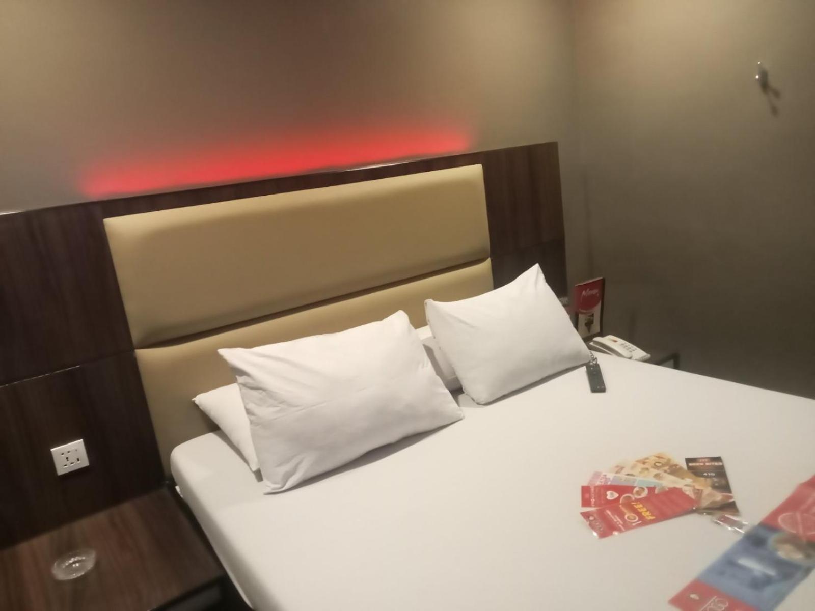 Hotel Sogo Pasay Wood Street Dış mekan fotoğraf