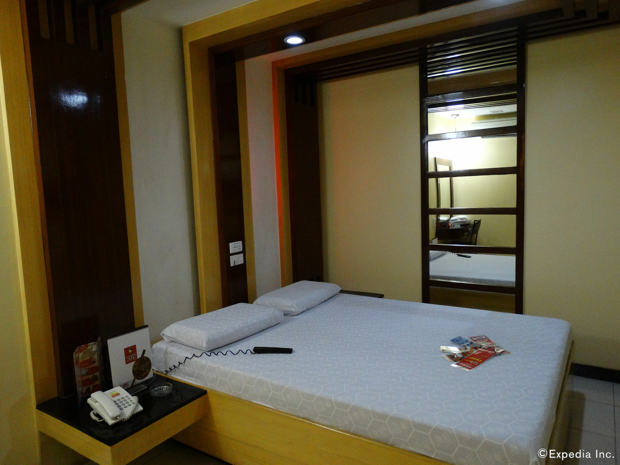 Hotel Sogo Pasay Wood Street Dış mekan fotoğraf